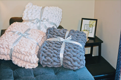 Chunky Knit Blanket in Pink