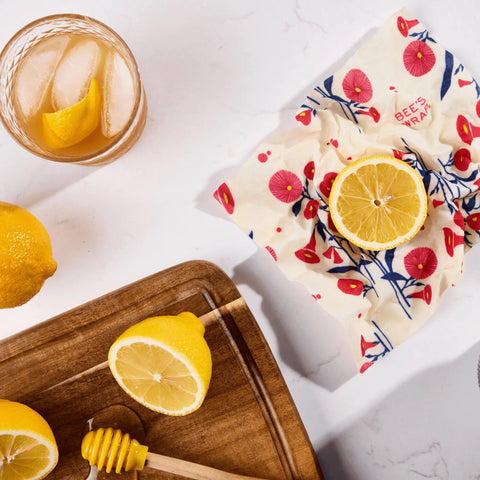 Keep your food fresh with Bee’s Wrap Assorted 3 Pack—floral, reusable beeswax wraps. Perfect for a plastic-free kitchen and storing sliced lemons, wooden boards, honey dippers, or iced drinks.