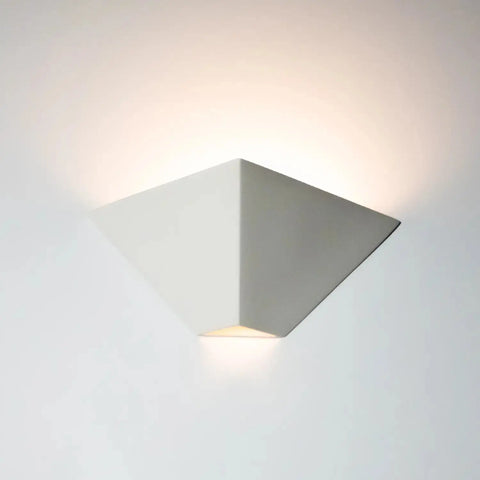 The Modern USA-Made Wall Lighting – Java Sconce by A19 Artisan Lighting features a geometric, white design that emits soft up and down light. Handcrafted in California, its LED smart bulb compatible for efficient illumination on any wall.