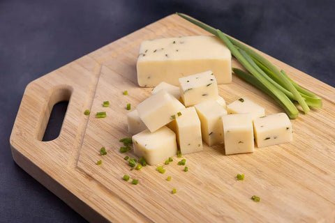 Onion Chive Cheddar Cheese 7-10oz Blocks – Handcrafted Wisconsin White Cheese | Made in USA Keystone Cheese  Cheese