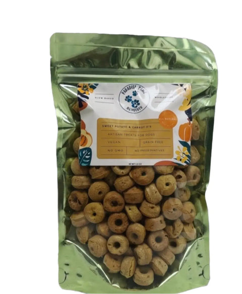 Dogtown Bakery’s Sweet Potato & Carrot O’s come in a green resealable bag with round vegan treats made from organic sweet potato. Grain-free, non-GMO, and preservative-free.