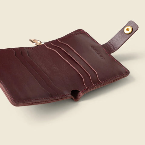 The CASUPO Wallet With Snap and Key Ring in Burgundy is a sustainable leather wallet with multiple card slots, a snap button closure, and "onleva" embossed inside, shown open on a light background.